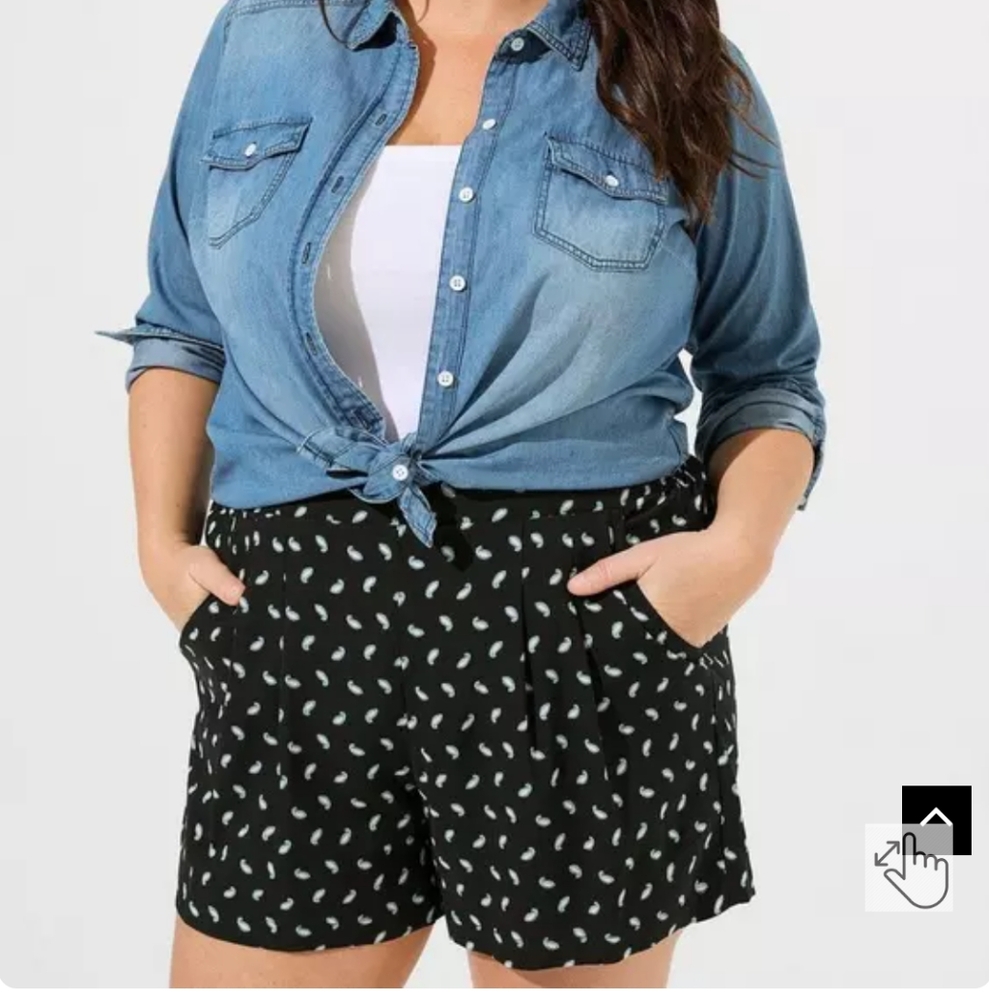-Torrid High Elastic Waist 31/2 Challis Patterned Pleated Shorts With Pockets